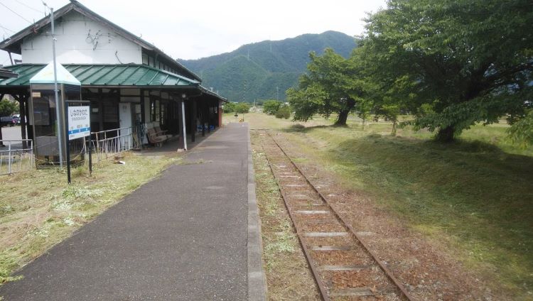 信濃川田駅