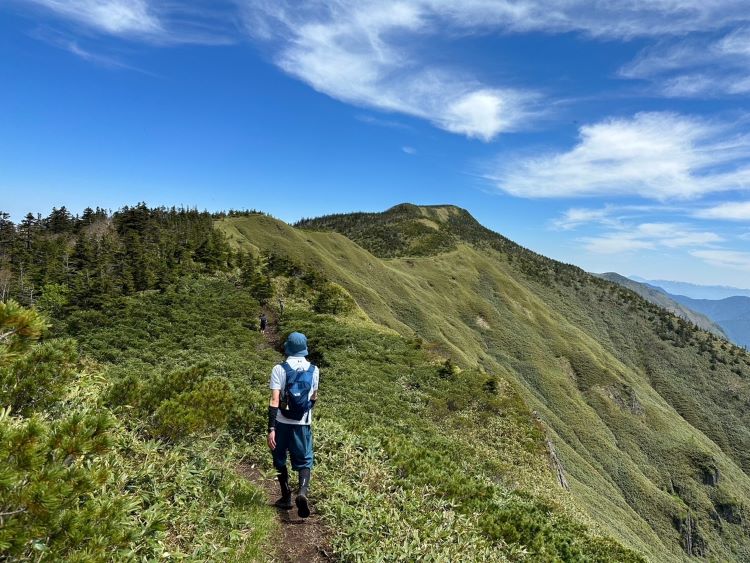 岩菅山