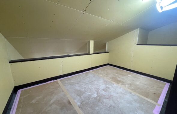 屋根裏　ロフト