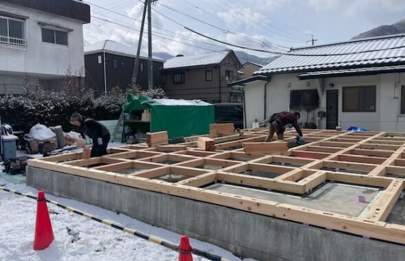 千曲市　土台敷き現場